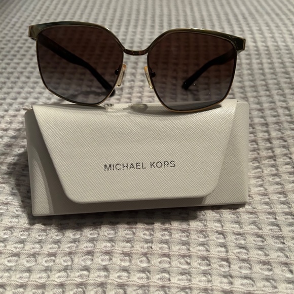 Michael Kors sun glasses - Picture 2 of 4
